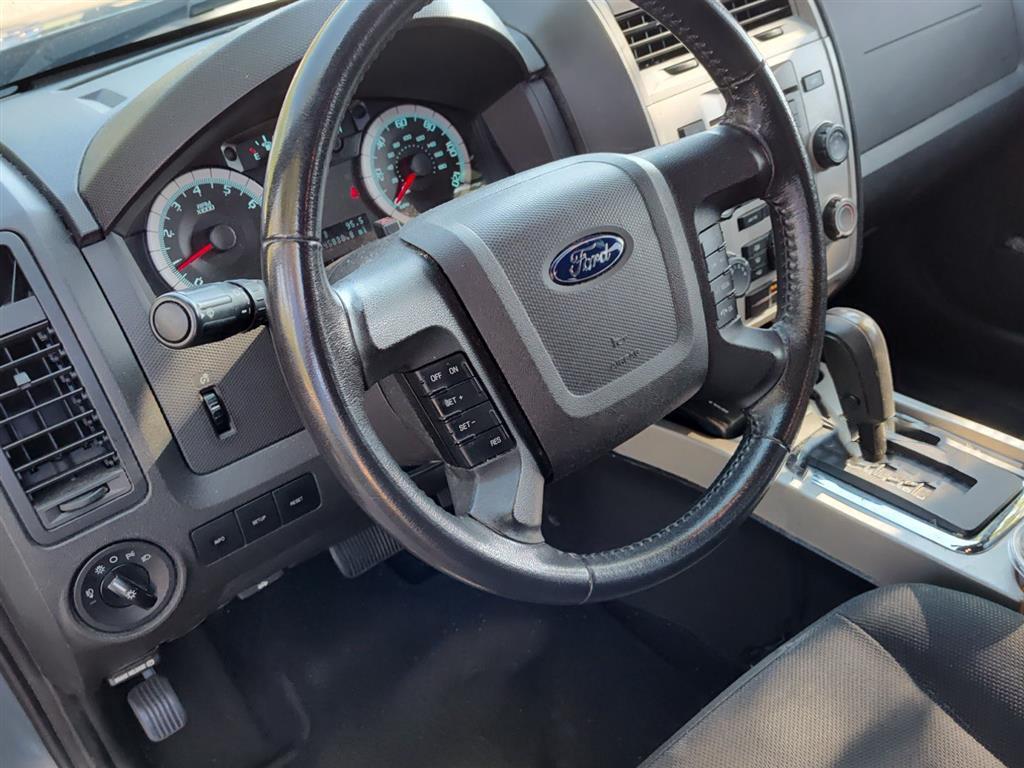 2010 Ford Escape XLT photo 4