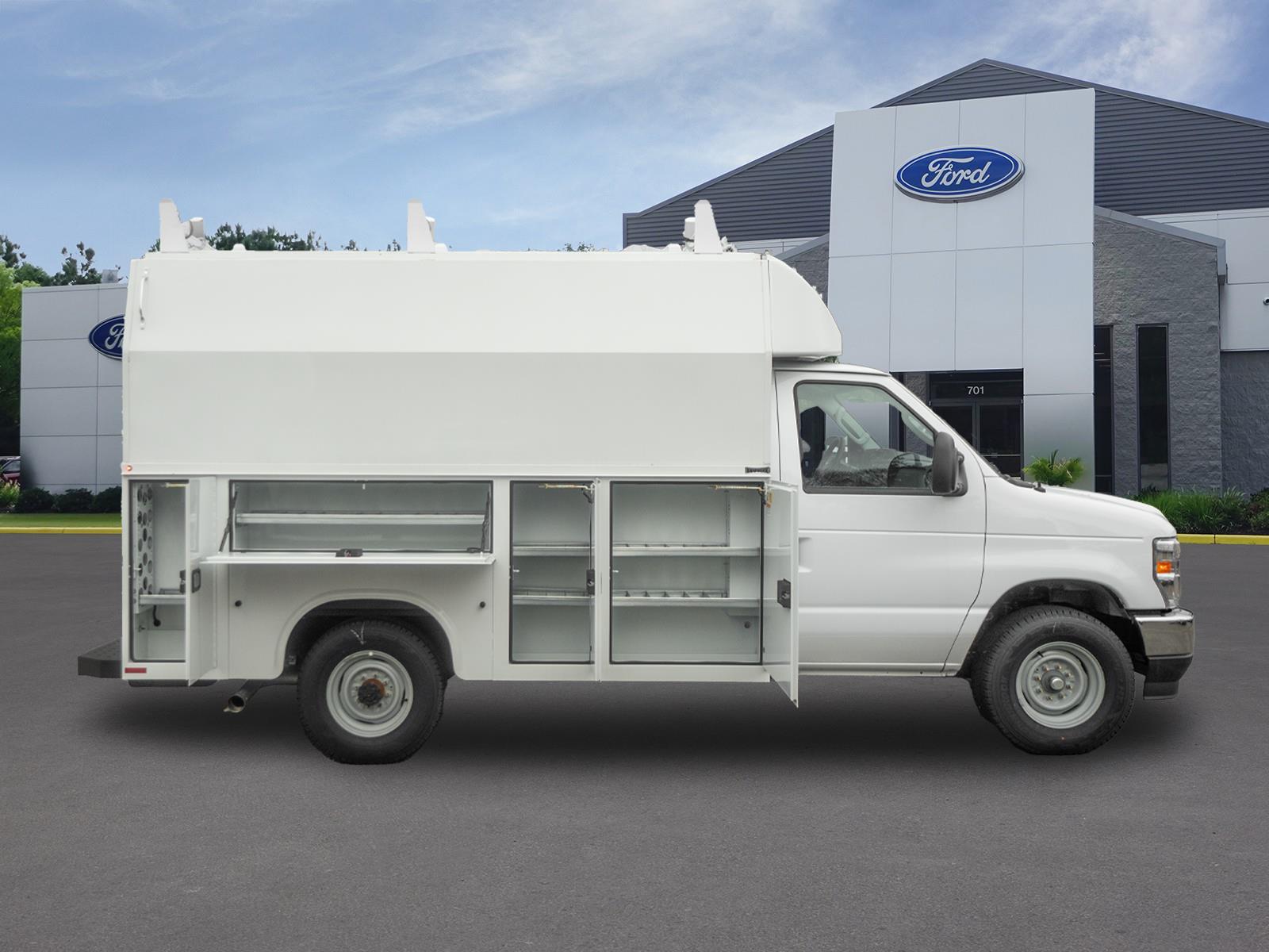2025 Ford E-350 photo 4