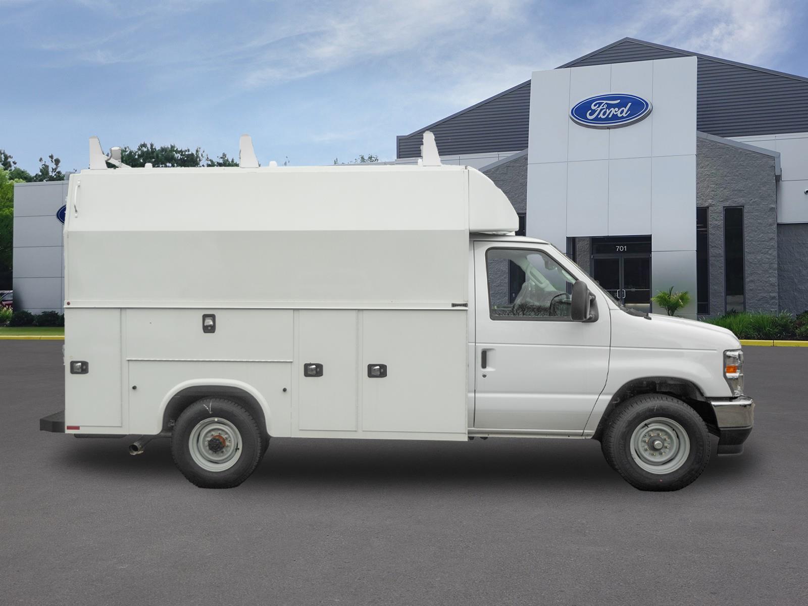 2025 Ford E-350 photo 3