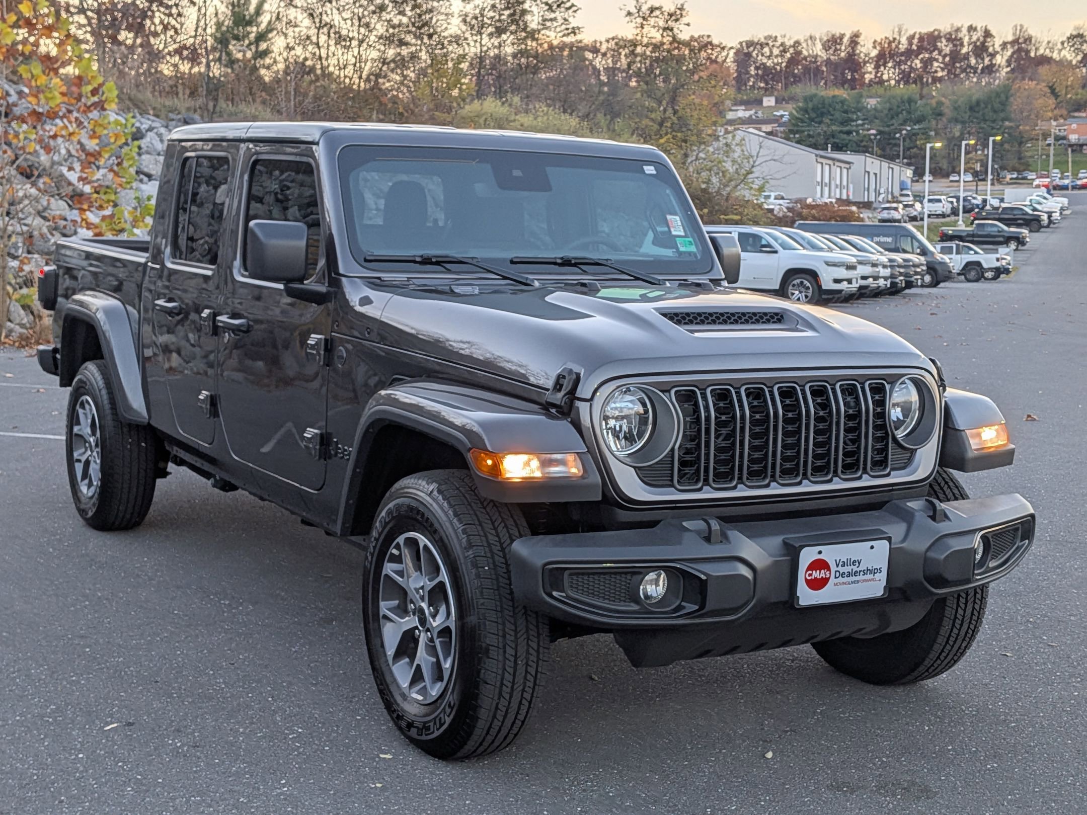 2025 Jeep Gladiator Sport S photo 3