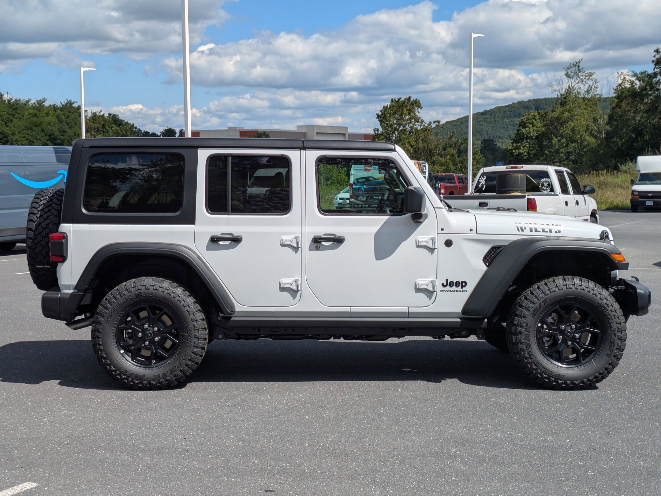 2025 Jeep Wrangler Willys photo 4