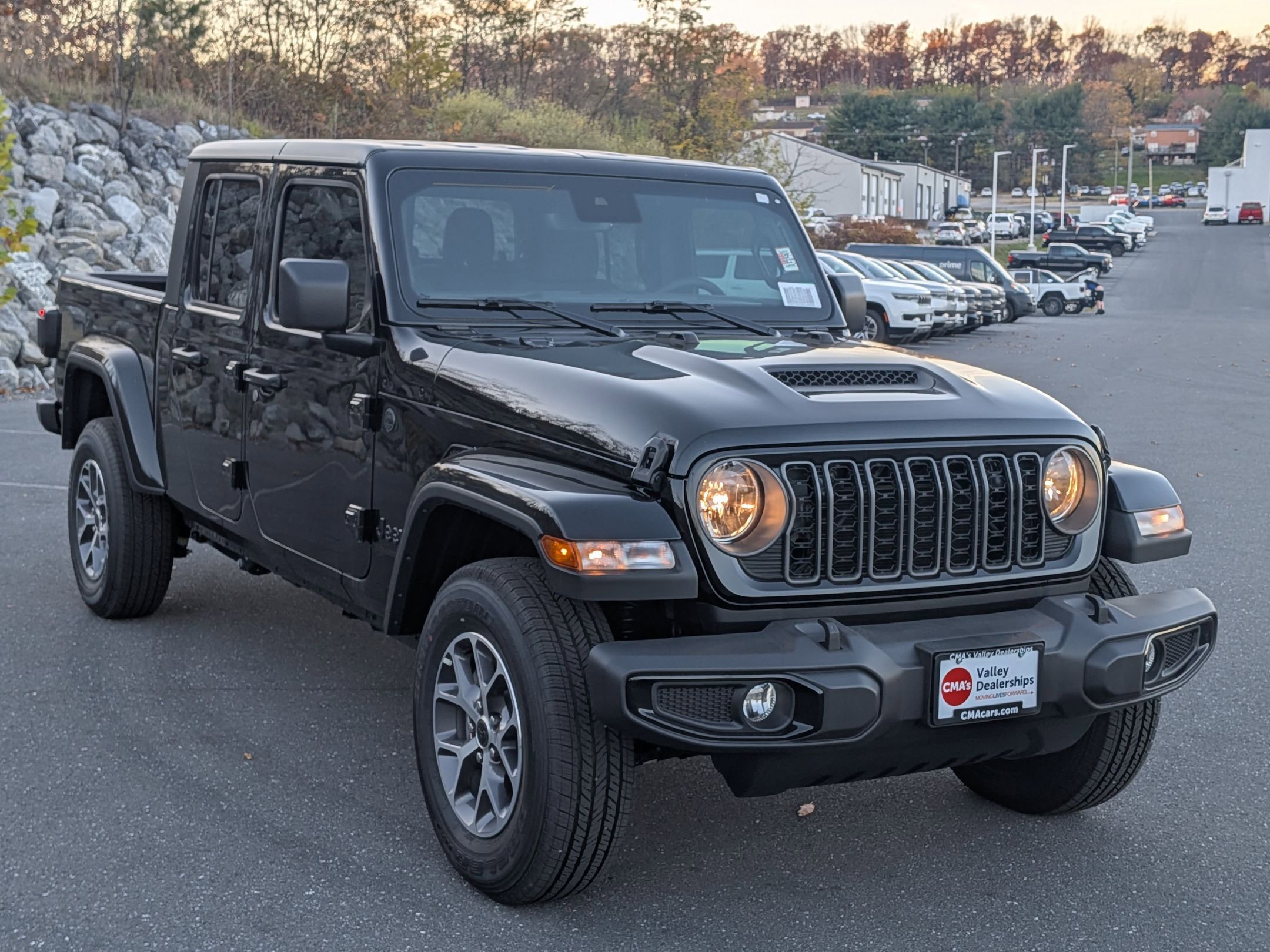 2025 Jeep Gladiator Sport S photo 3