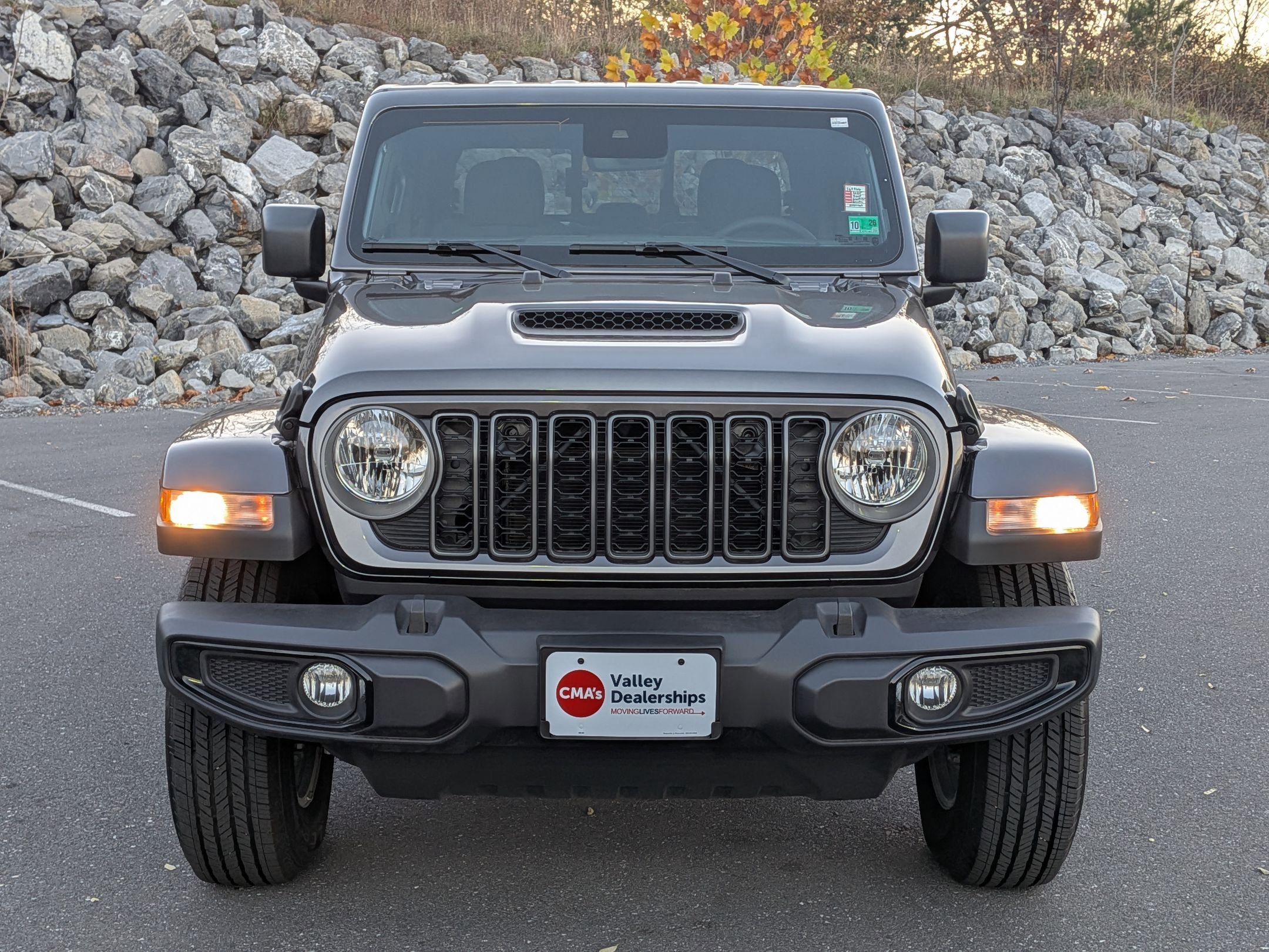 2025 Jeep Gladiator Sport S photo 2
