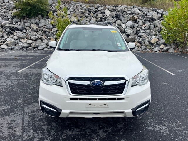 2017 Subaru Forester 2.5i photo 2