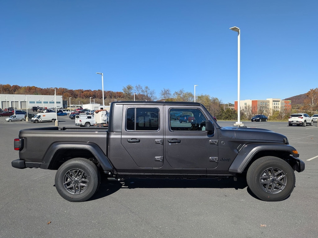 New 2025 Jeep Gladiator Truck