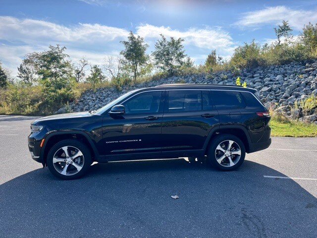 2024 Jeep Grand Cherokee Limited photo 3