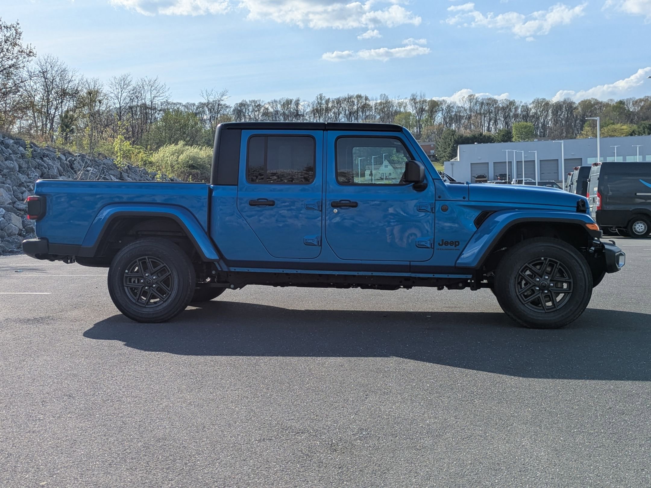 2025 Jeep Gladiator Sport S photo 4