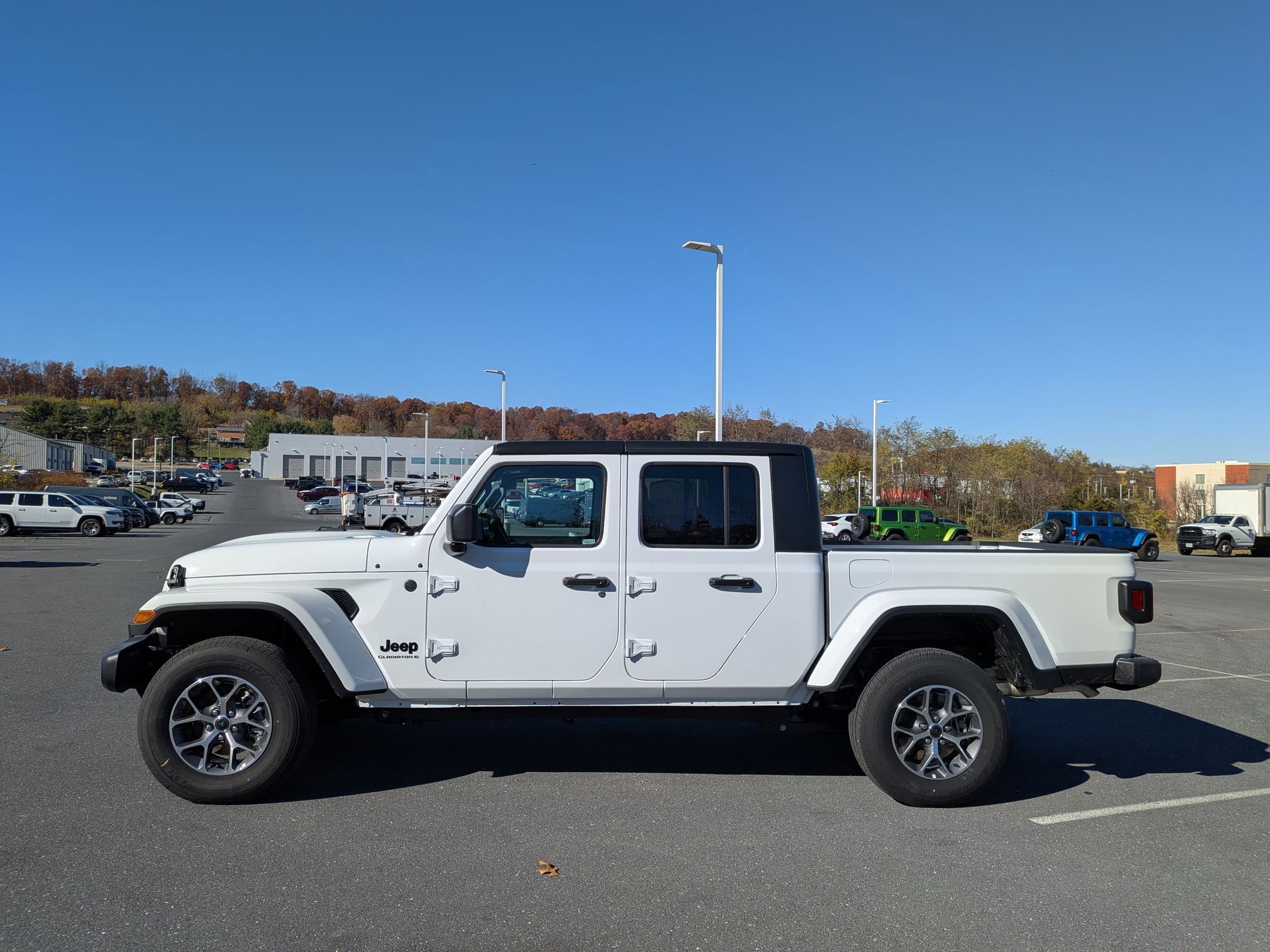 2025 Jeep Gladiator Sport photo 4