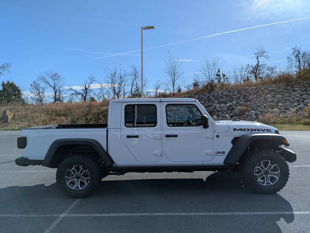 New 2025 Jeep Gladiator Mojave Truck