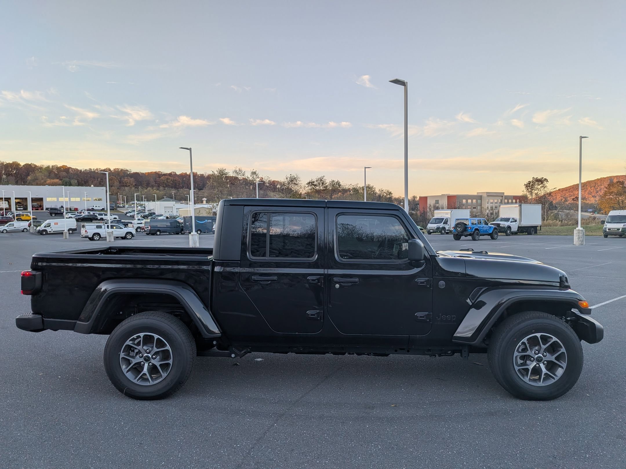 2025 Jeep Gladiator Sport S photo 4