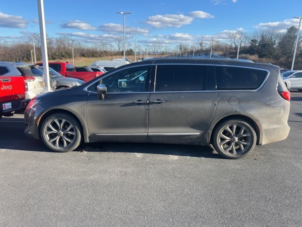 Certified 2020 Chrysler Pacifica Limited Minivan/Van