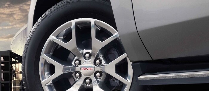 2017-GMC-Yukon-Wheels (700x306).jpg