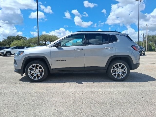 2022 Jeep Compass Latitude Lux Altitude photo 2