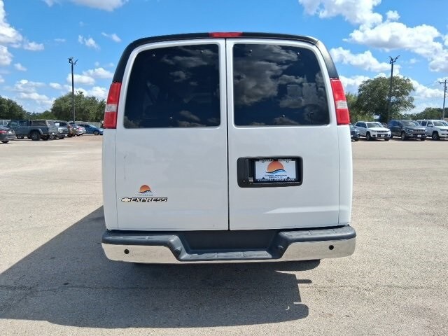 2022 Chevrolet Express 3500 LT photo 4