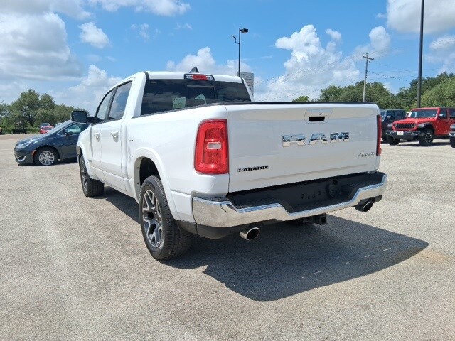 2025 Ram 1500 Laramie photo 3