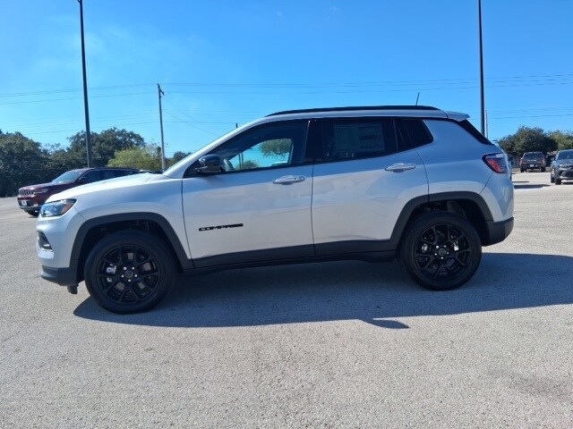 2026 Jeep Compass Latitude Altitude photo 2