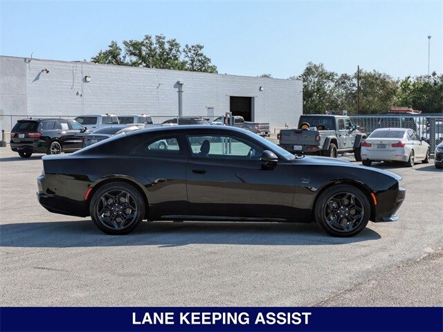 2025 Dodge Charger R/T photo 4