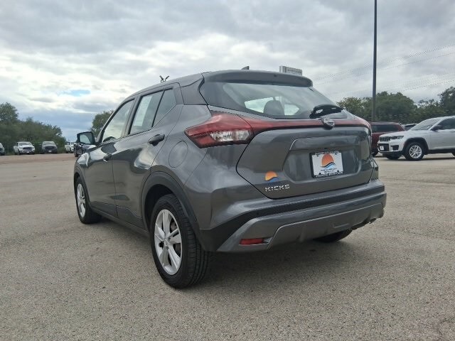 2023 Nissan Kicks S photo 3