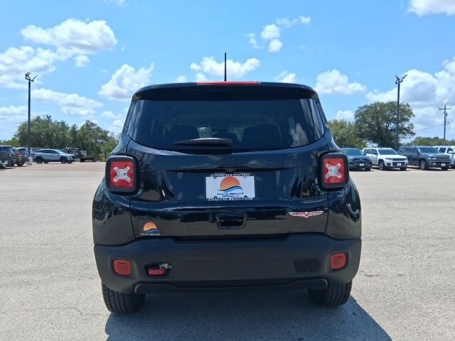 2023 Jeep Renegade Trailhawk photo 3