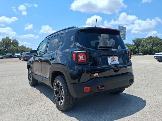 2023 Jeep Renegade Trailhawk photo 2