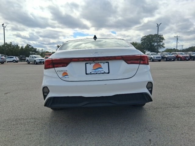 2023 Kia Forte LXS photo 4