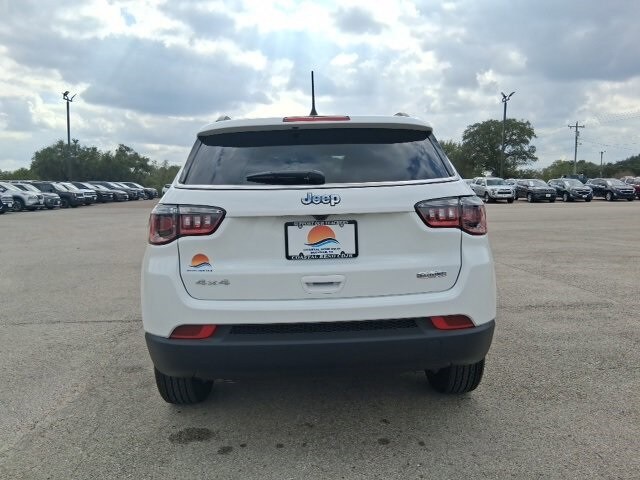 2026 Jeep Compass Latitude Altitude photo 3