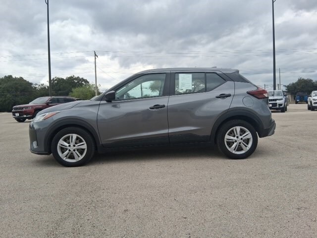 2023 Nissan Kicks S photo 2