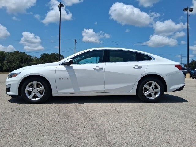 2023 Chevrolet Malibu 1LT photo 2