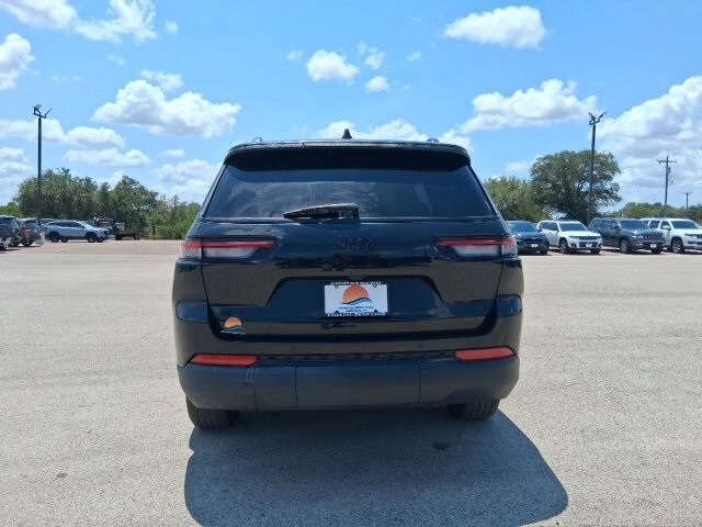 2024 Jeep Grand Cherokee Altitude photo 3