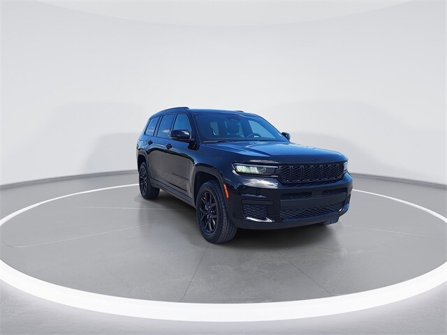 2024 Jeep Grand Cherokee Altitude photo 2