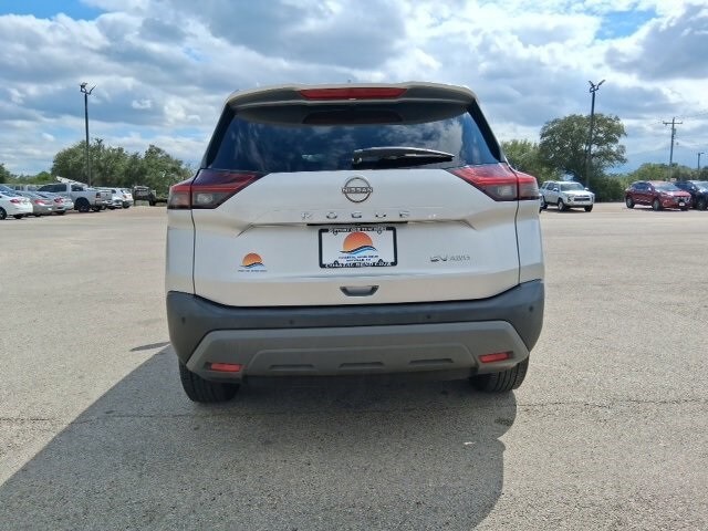 2023 Nissan Rogue SV photo 4