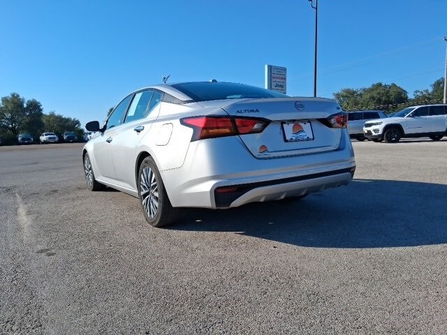 2024 Nissan Altima 2.5 SV photo 3