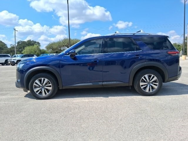 2023 Nissan Pathfinder SL photo 2