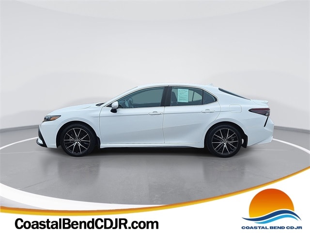 2024 Toyota Camry SE's photo