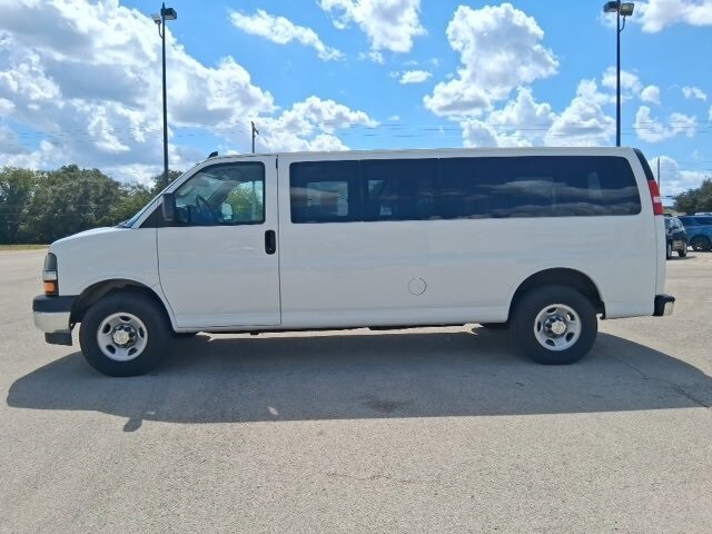 2022 Chevrolet Express 3500 LT photo 2