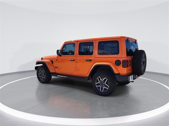 2025 Jeep Wrangler Sahara photo 4