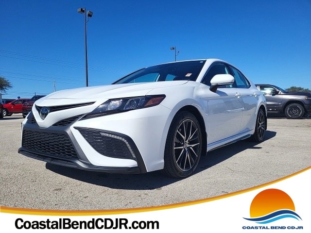 2024 Toyota Camry SE's photo