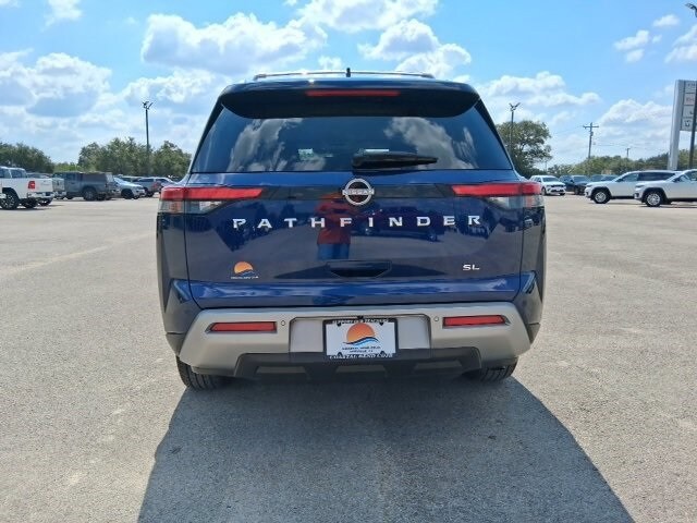 2023 Nissan Pathfinder SL photo 3