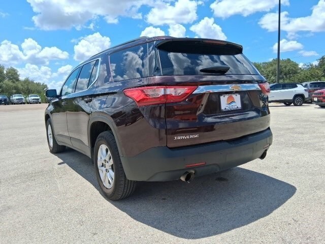 2021 Chevrolet Traverse photo 2
