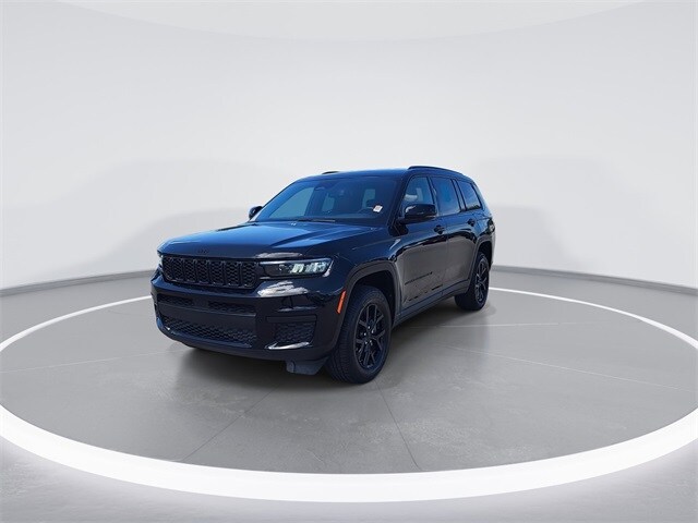 2024 Jeep Grand Cherokee Altitude photo 3