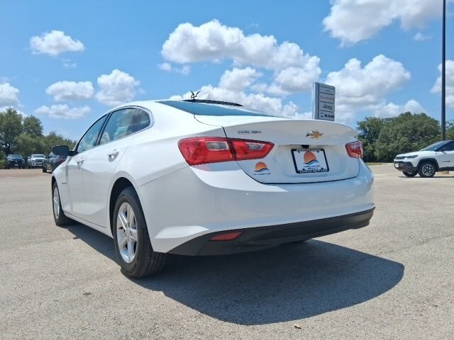 2023 Chevrolet Malibu 1LT photo 3