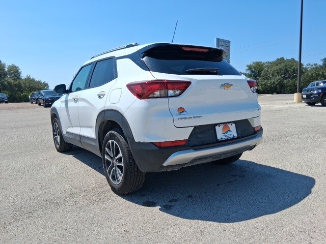 2024 Chevrolet Trailblazer LT photo 2