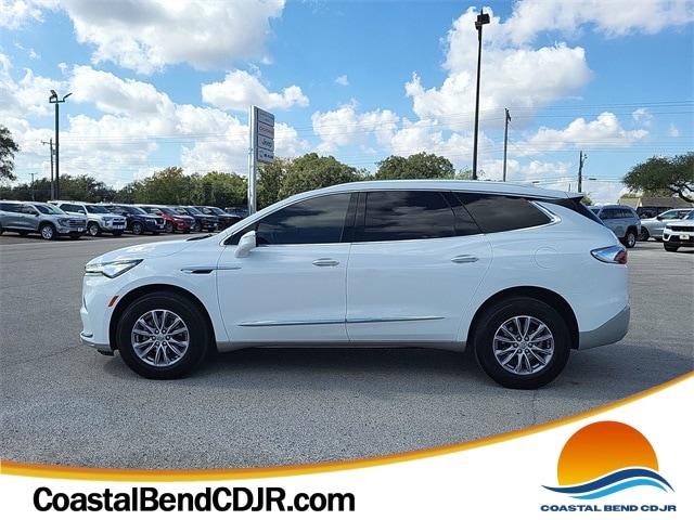 2023 Buick Enclave Essence's photo