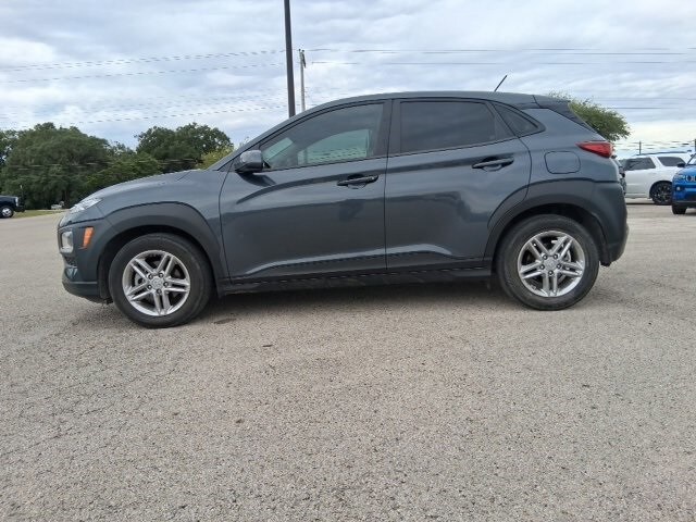 Used 2021 Hyundai Kona SE with VIN KM8K12AA7MU669305 for sale in Beeville, TX