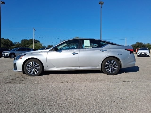2024 Nissan Altima 2.5 SV photo 2