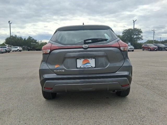 2023 Nissan Kicks S photo 4
