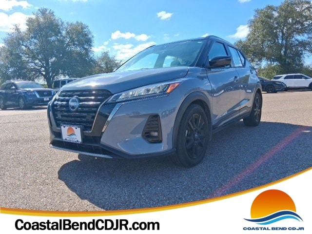 2022 Nissan Kicks SR