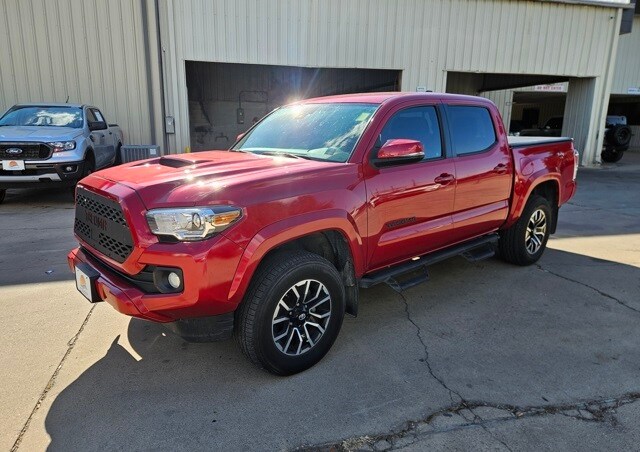 2020 Toyota Tacoma TRD Sport Double Cab photo 2