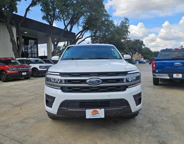2023 Ford Expedition XLT photo 3