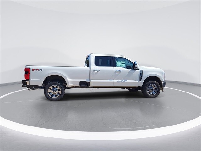 2025 Ford F-350 Lariat photo 2